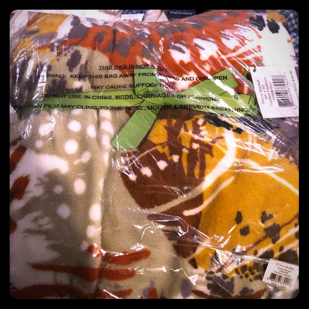 Vera Bradley Throw. NWT